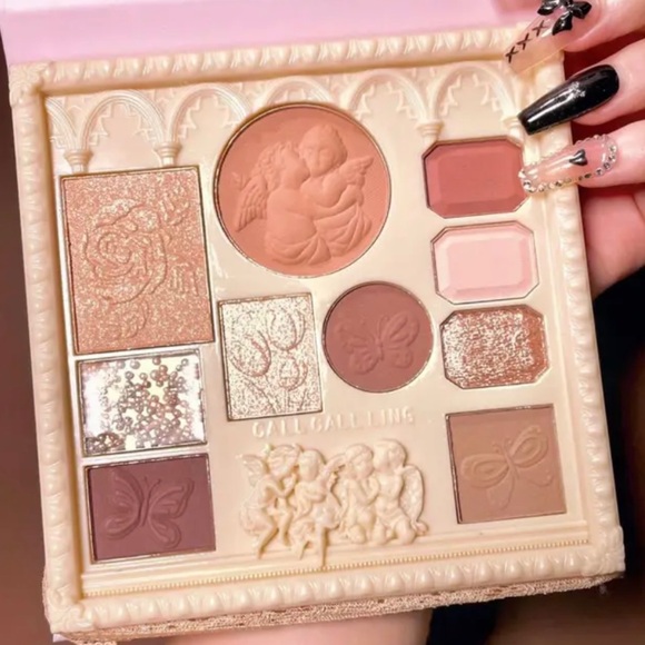 Radiant Angel Embossed Makeup Palette - Picture 1 of 14